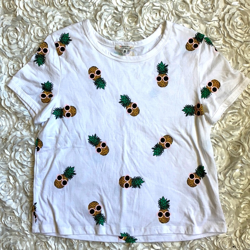 . Messy Bun Just Chillin pineapple tee size small